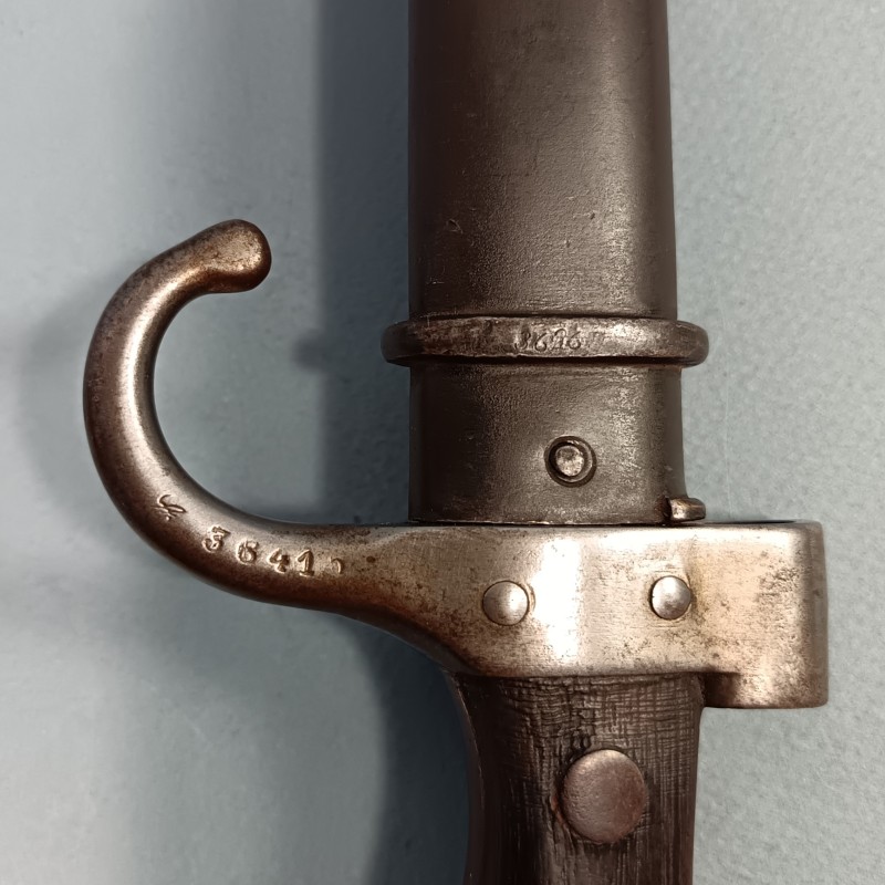 BAIONNETTE BERTHIER MODELE 1892 SECOND TYPE MODIFIEE AVEC QUILLON ET PLAQUETTES BOIS